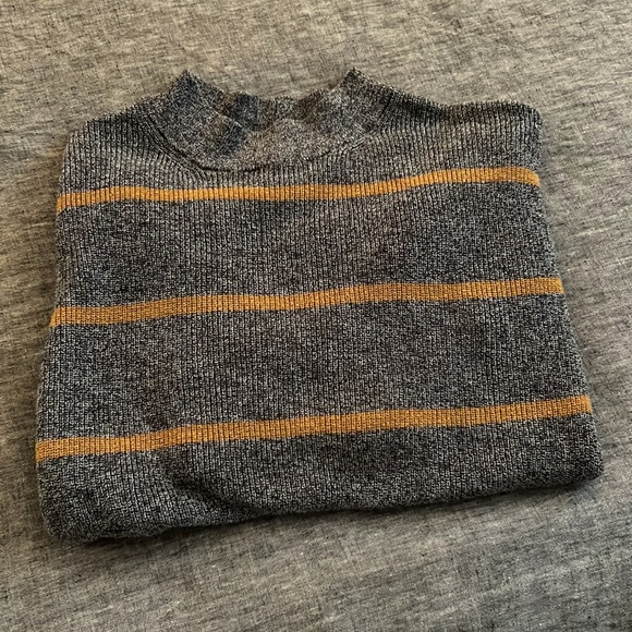 American Eagle fall sweater - Picture 2 of 3